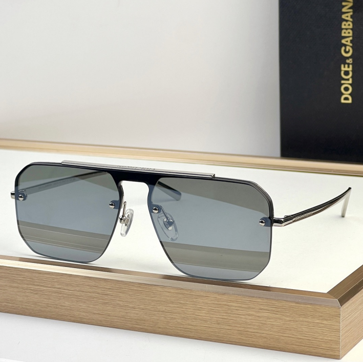 Dolce & Gabbana DG Sunglasses – Oversized Square Frame with Crystal DG Logo