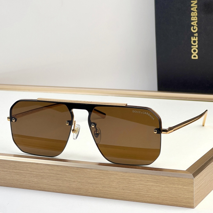 Dolce & Gabbana DG Sunglasses – Oversized Square Frame with Crystal DG Logo