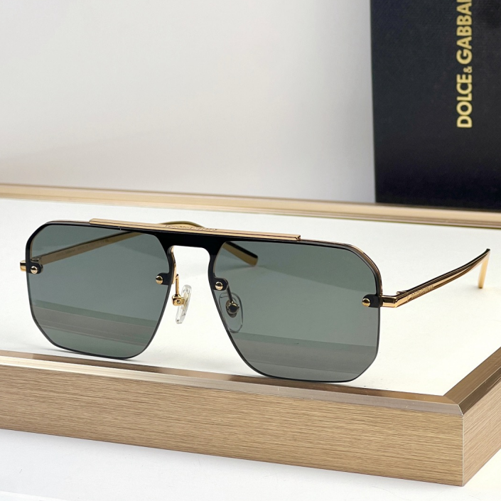 Dolce & Gabbana DG Sunglasses – Oversized Square Frame with Crystal DG Logo