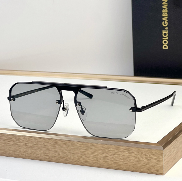 Dolce & Gabbana DG Sunglasses – Oversized Square Frame with Crystal DG Logo