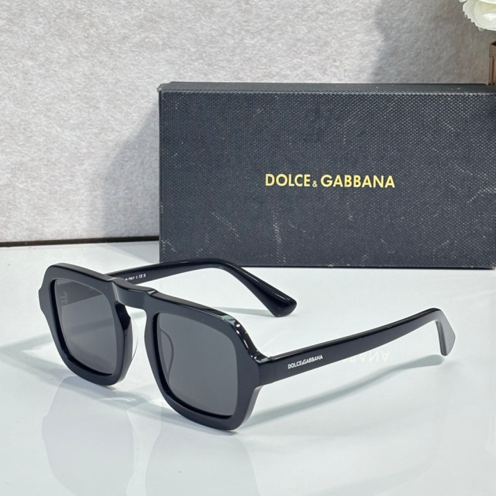 Dolce & Gabbana DG Sunglasses – Oversized Square Frame with Crystal DG Logo