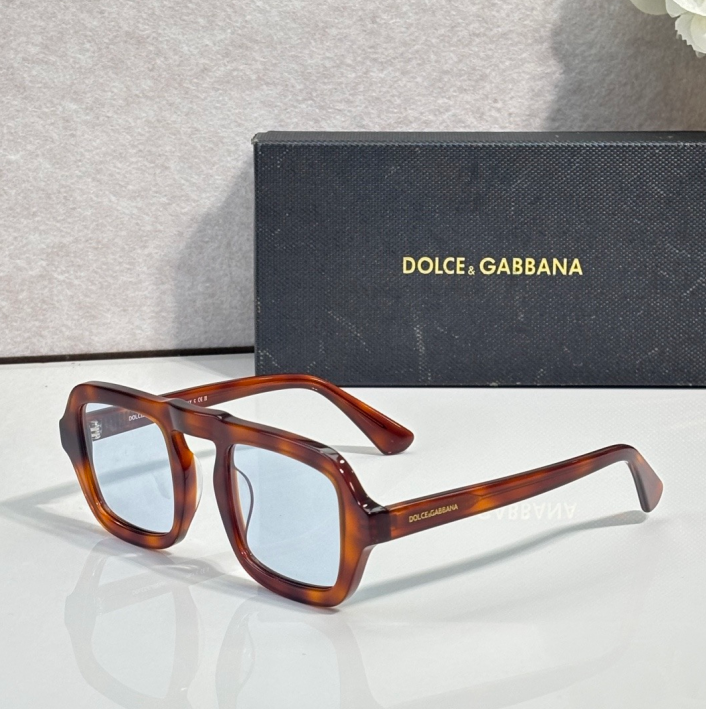 Dolce & Gabbana DG Sunglasses – Oversized Square Frame with Crystal DG Logo