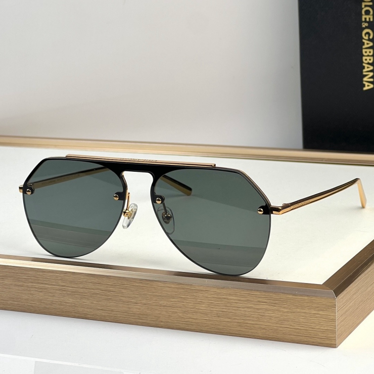 Dolce & Gabbana DG Sunglasses – Oversized Square Frame with Crystal DG Logo | Gold & Black