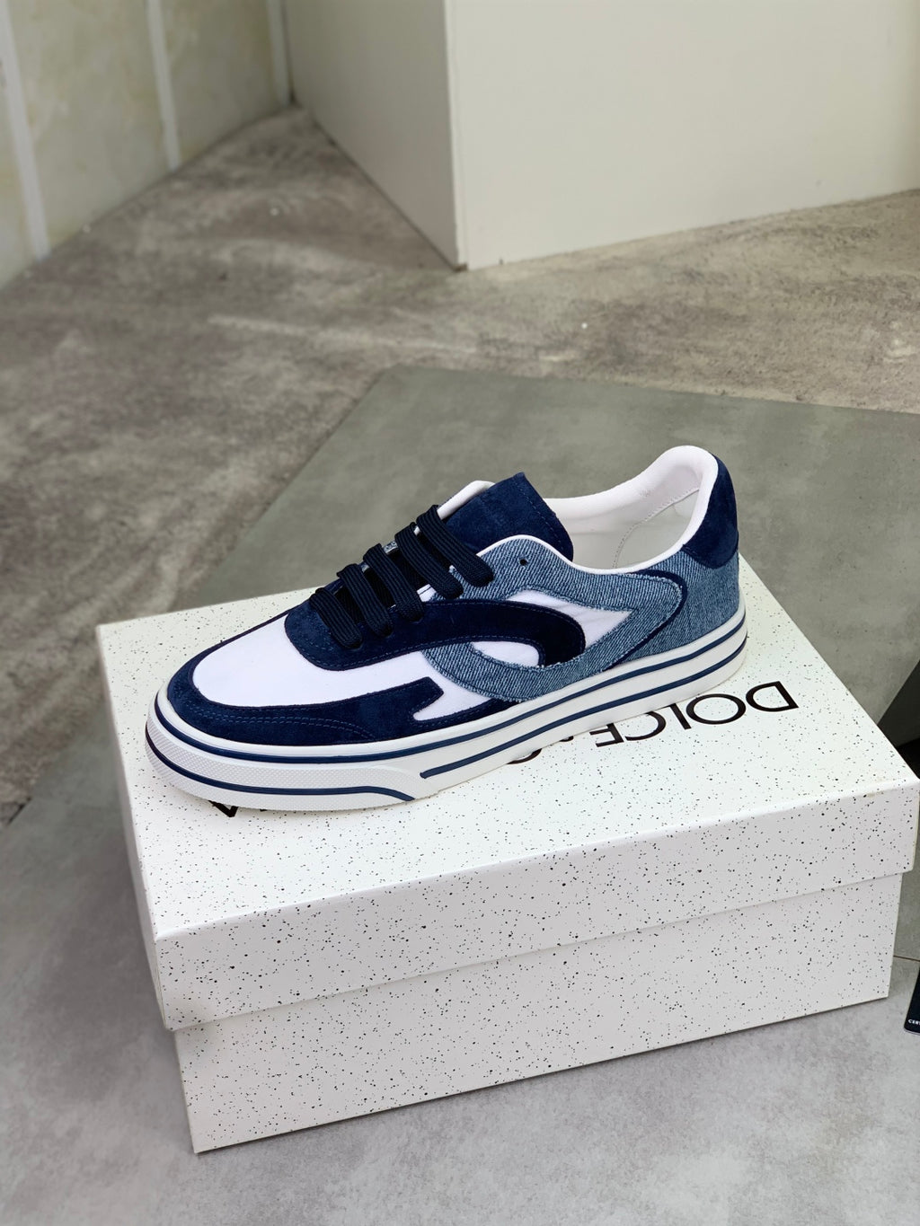 Dolce & Gabbana DG Men's Low-Top Logo Sneakers in Calfskin