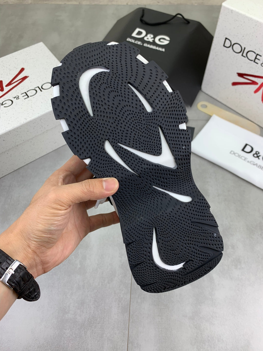 Dolce & Gabbana DG Men's Low-Top Logo Sneakers in Calfskin