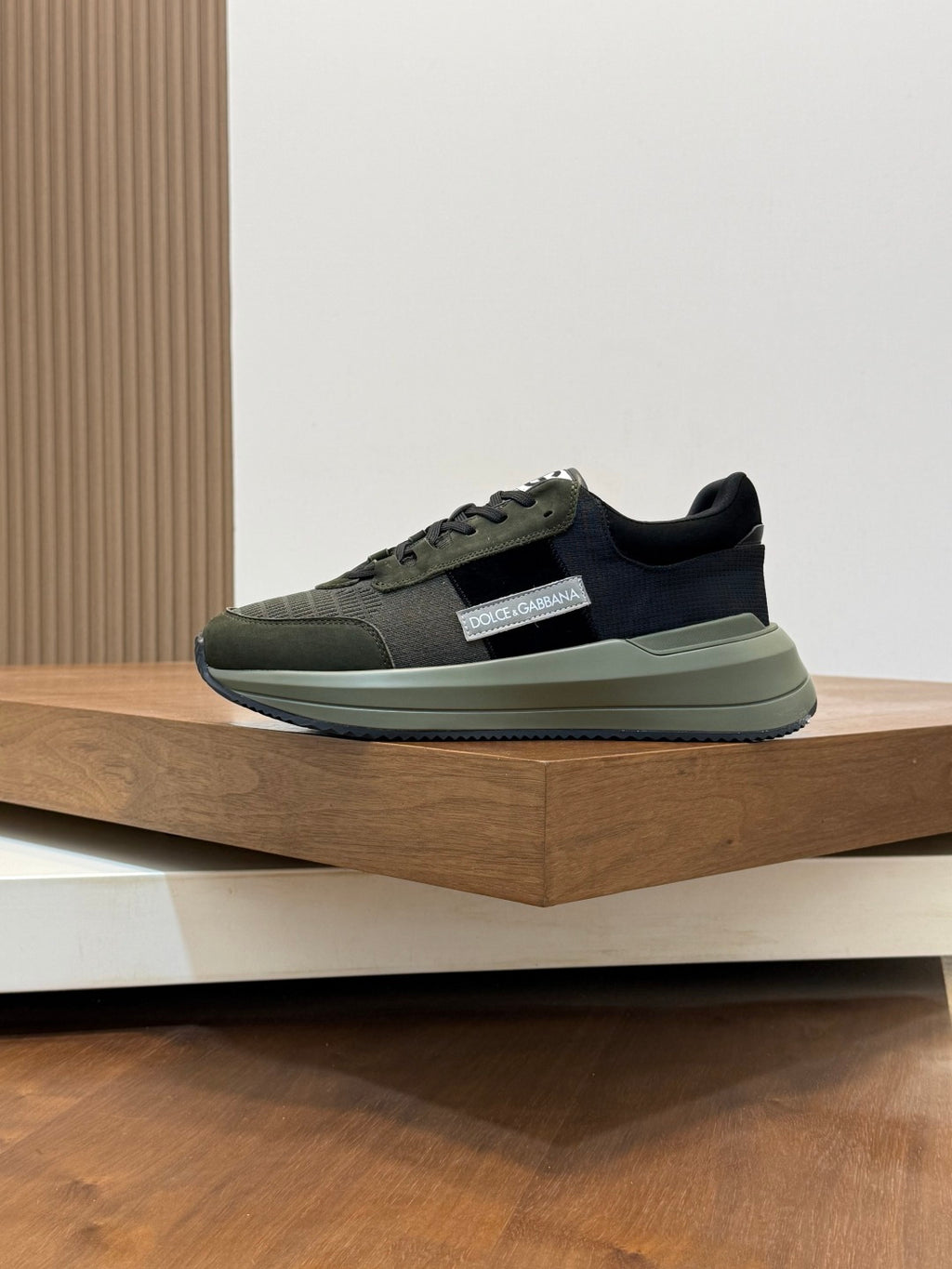 Dolce & Gabbana DG Premium Men's Mixed-Material Casual Sneakers