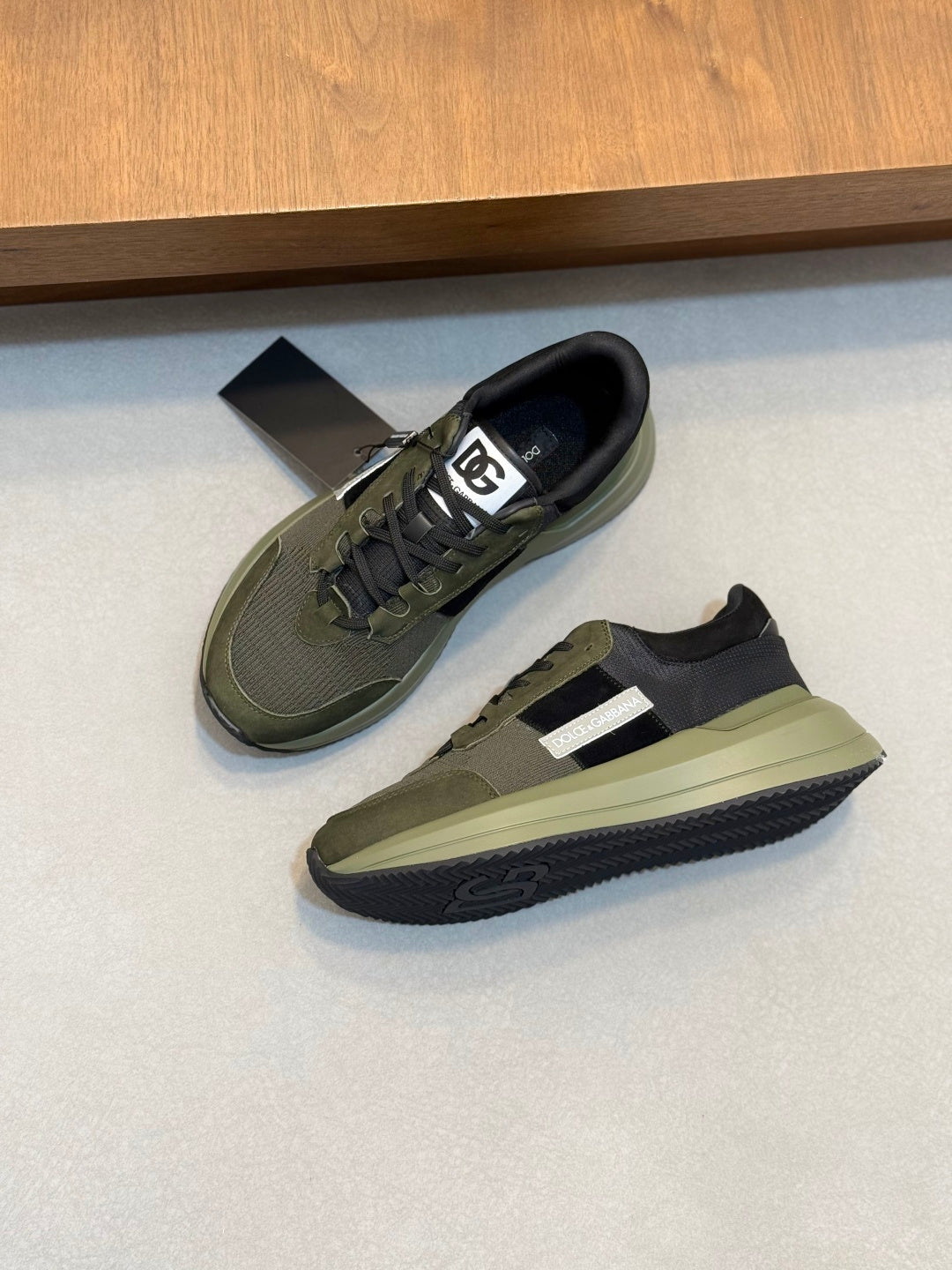 Dolce & Gabbana DG Premium Men's Mixed-Material Casual Sneakers