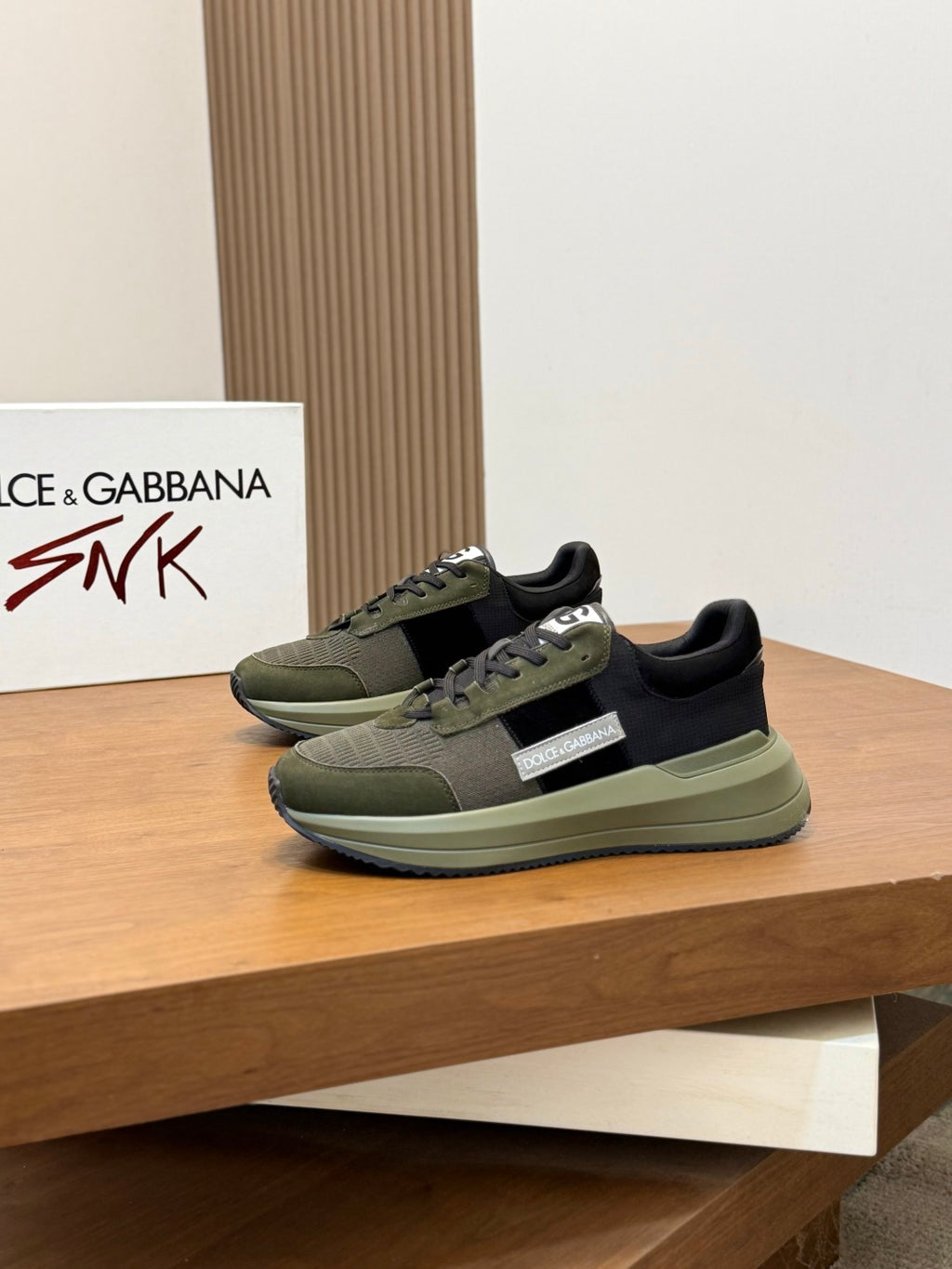Dolce & Gabbana DG Premium Men's Mixed-Material Casual Sneakers