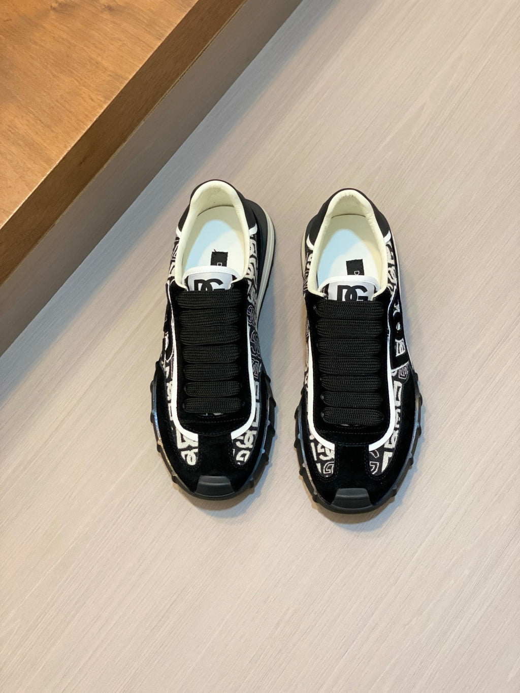 Dolce & Gabbana DG Premium Men's Mixed-Material Casual Sneakers