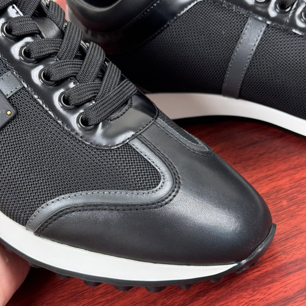 Dolce & Gabbana DG Men's Retro Runner Sneakers with Metal Badge Black