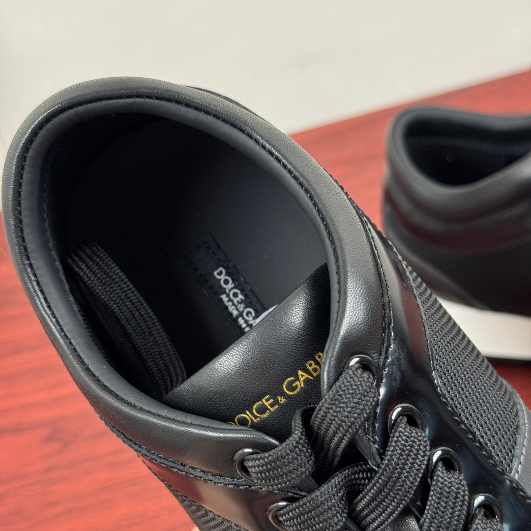 Dolce & Gabbana DG Men's Retro Runner Sneakers with Metal Badge Black