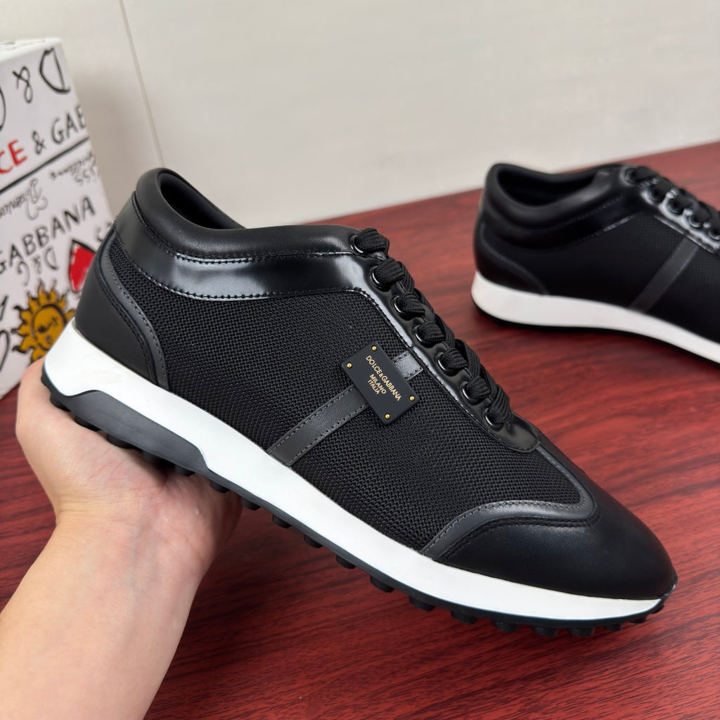 Dolce & Gabbana DG Men's Retro Runner Sneakers with Metal Badge Black