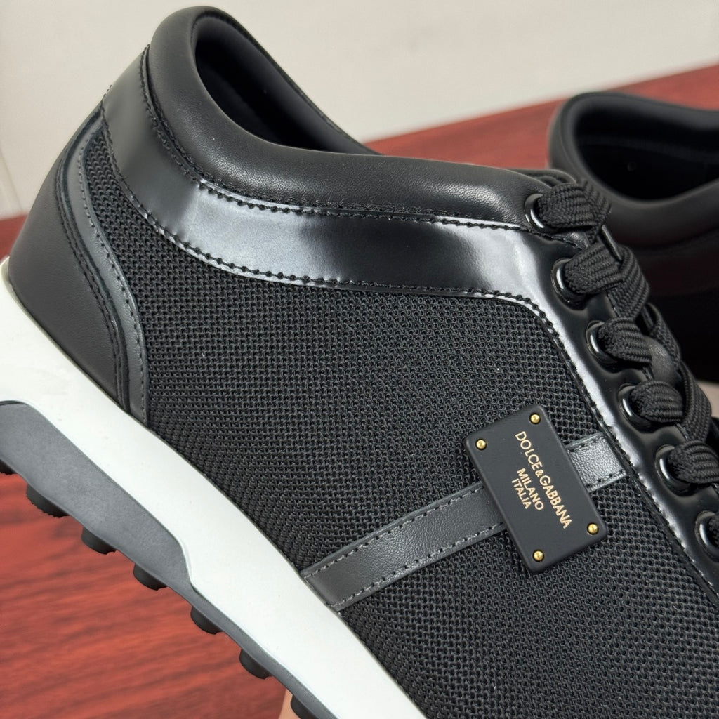 Dolce & Gabbana DG Men's Retro Runner Sneakers with Metal Badge Black