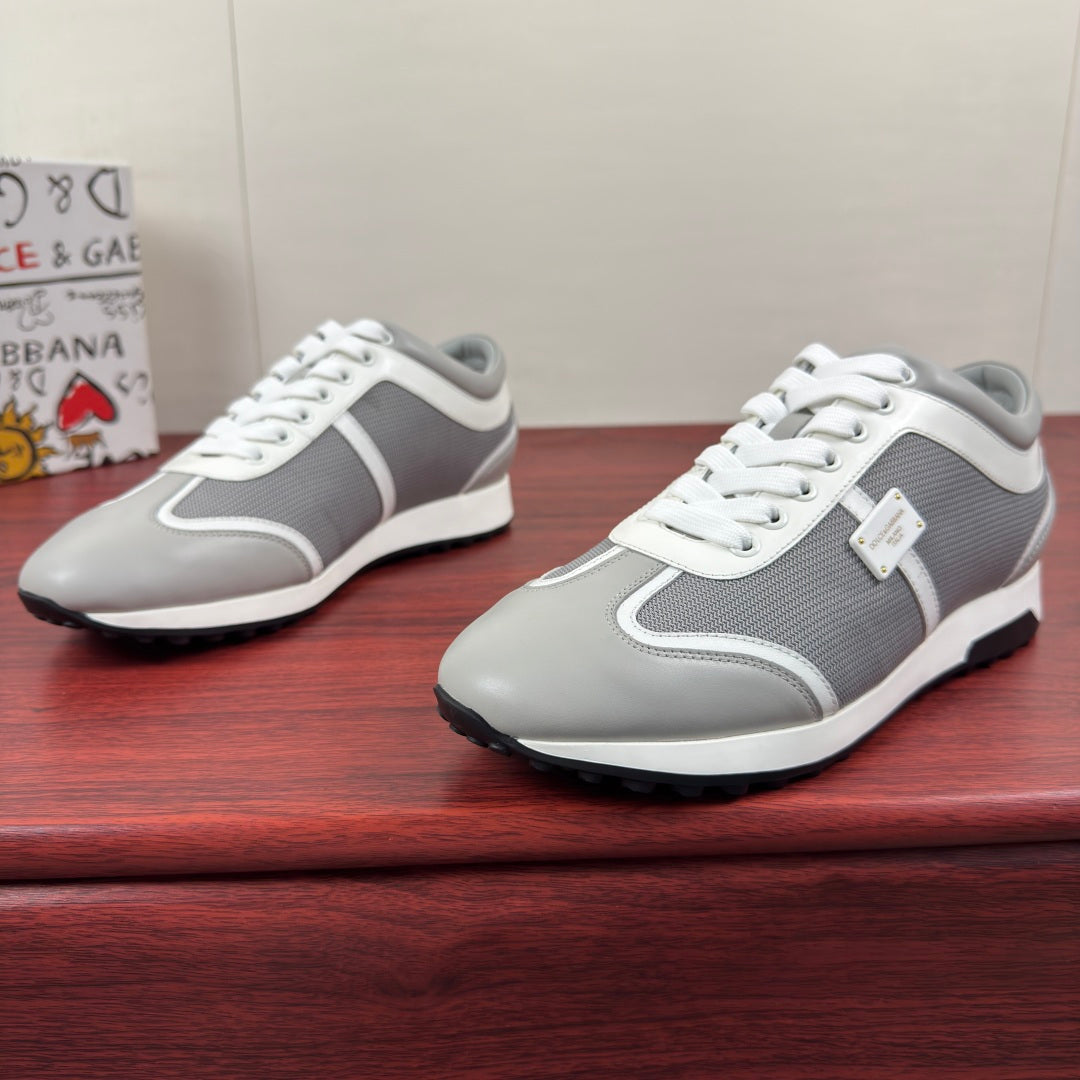 Dolce & Gabbana DG Men's Retro Runner Sneakers with Metal Badge White & Grey