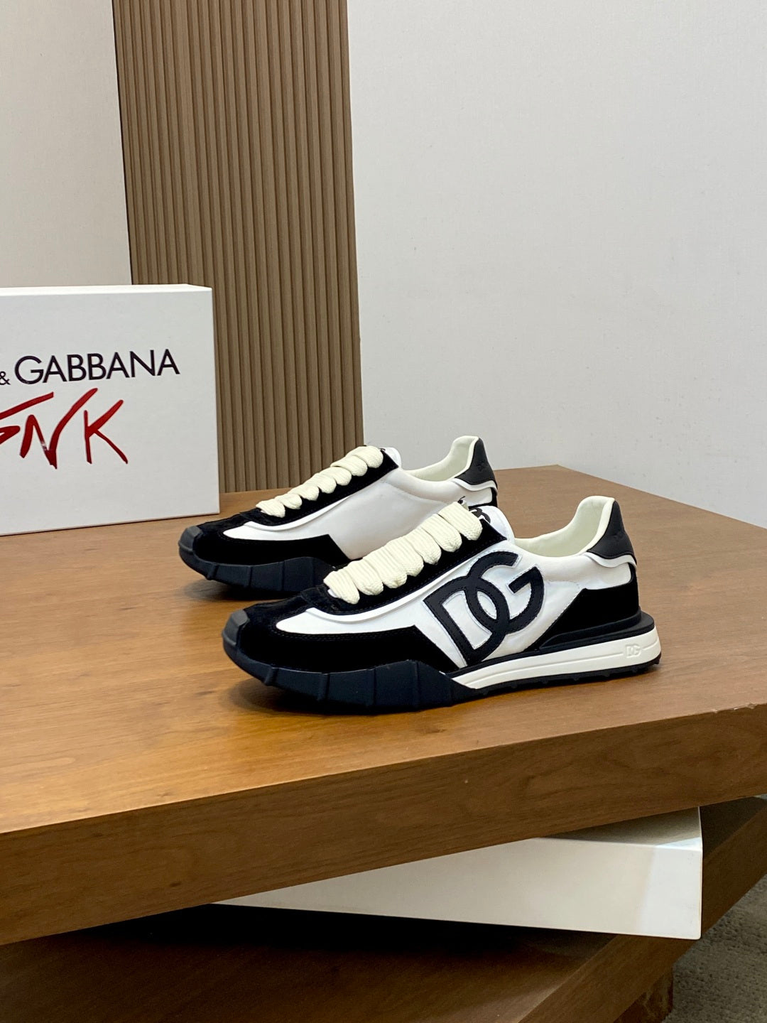 Dolce & Gabbana DG Premium Men's Mixed-Material Casual Sneakers