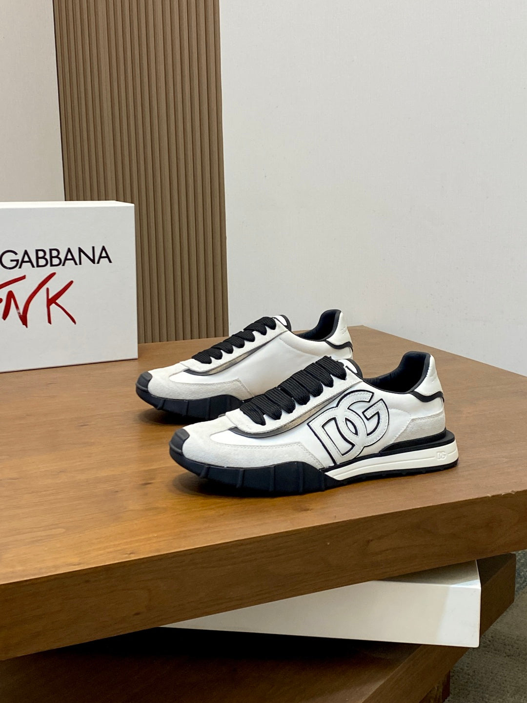 Dolce & Gabbana DG Premium Men's Mixed-Material Casual Sneakers