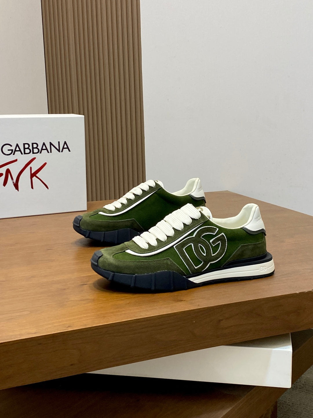 Dolce & Gabbana DG Premium Men's Mixed-Material Casual Sneakers