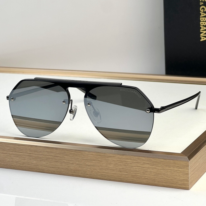 Dolce & Gabbana DG Sunglasses – Oversized Square Frame with Crystal DG Logo | Gold & Black