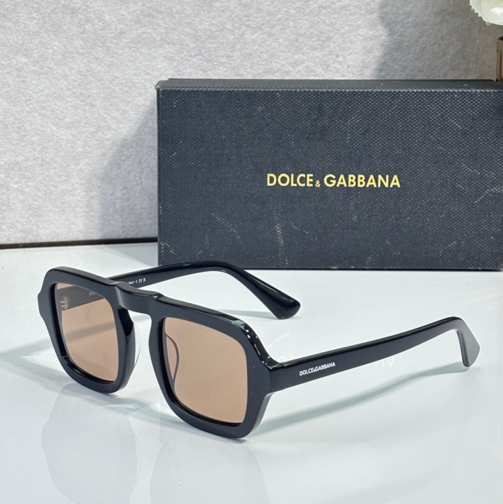 Dolce & Gabbana DG Sunglasses – Oversized Square Frame with Crystal DG Logo