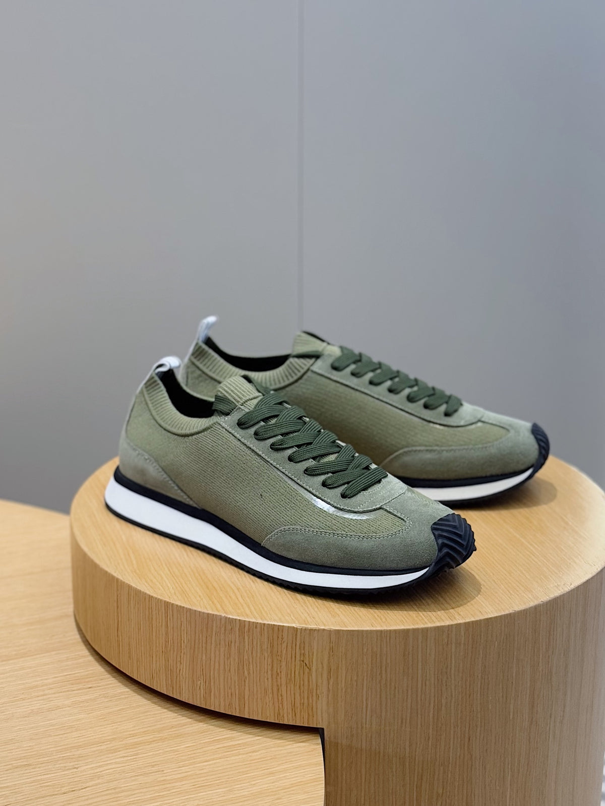 Dolce & Gabbana DG Cushion Mixed-Material Casual Sneakers