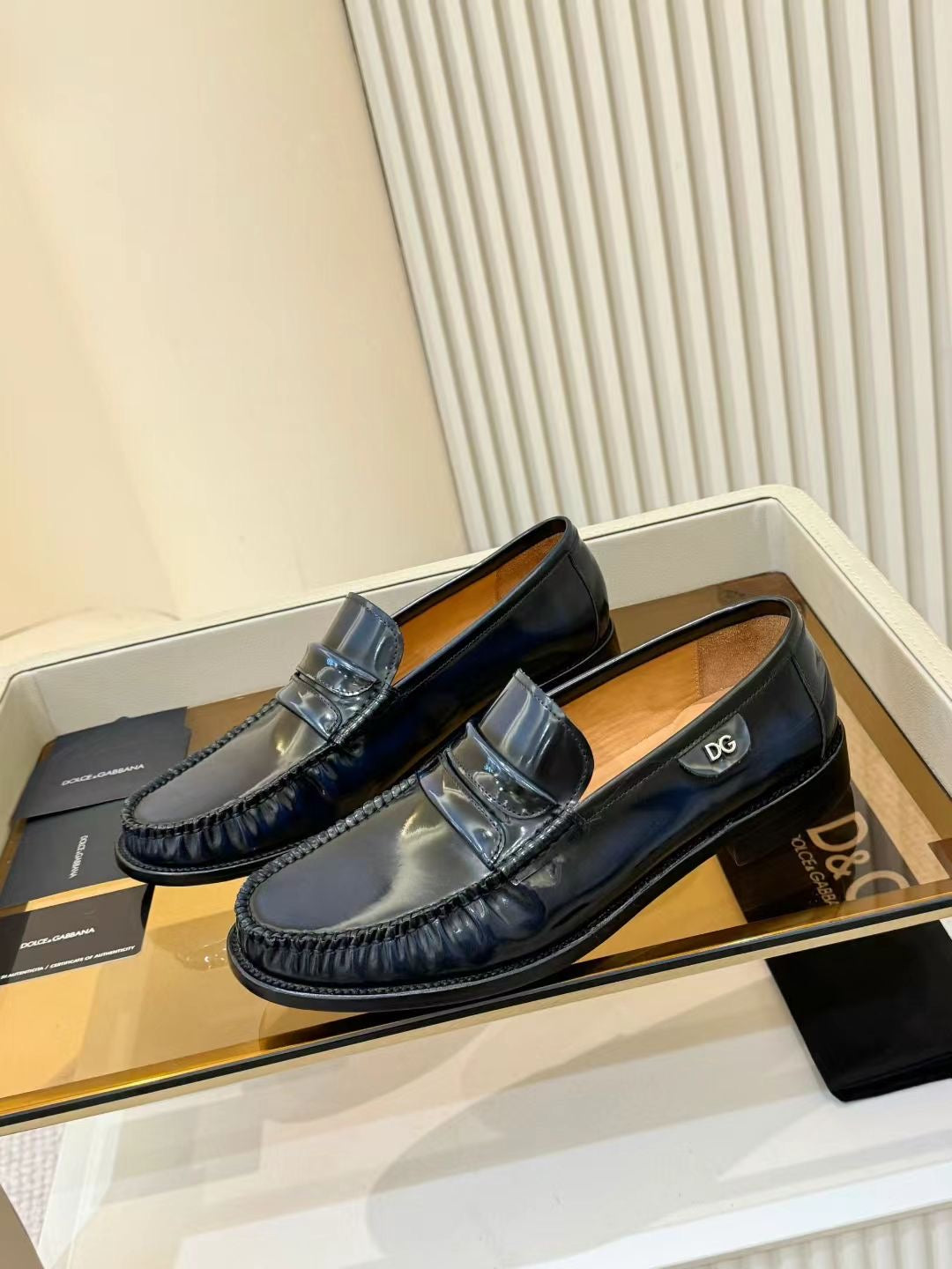 Dolce & Gabbana DG Men's Calfskin Dress Shoes with Leather Sole