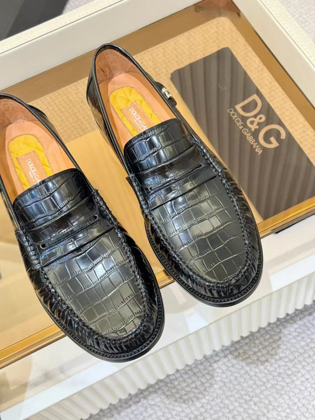 Dolce & Gabbana DG Men's Calfskin Dress Shoes with Leather Sole