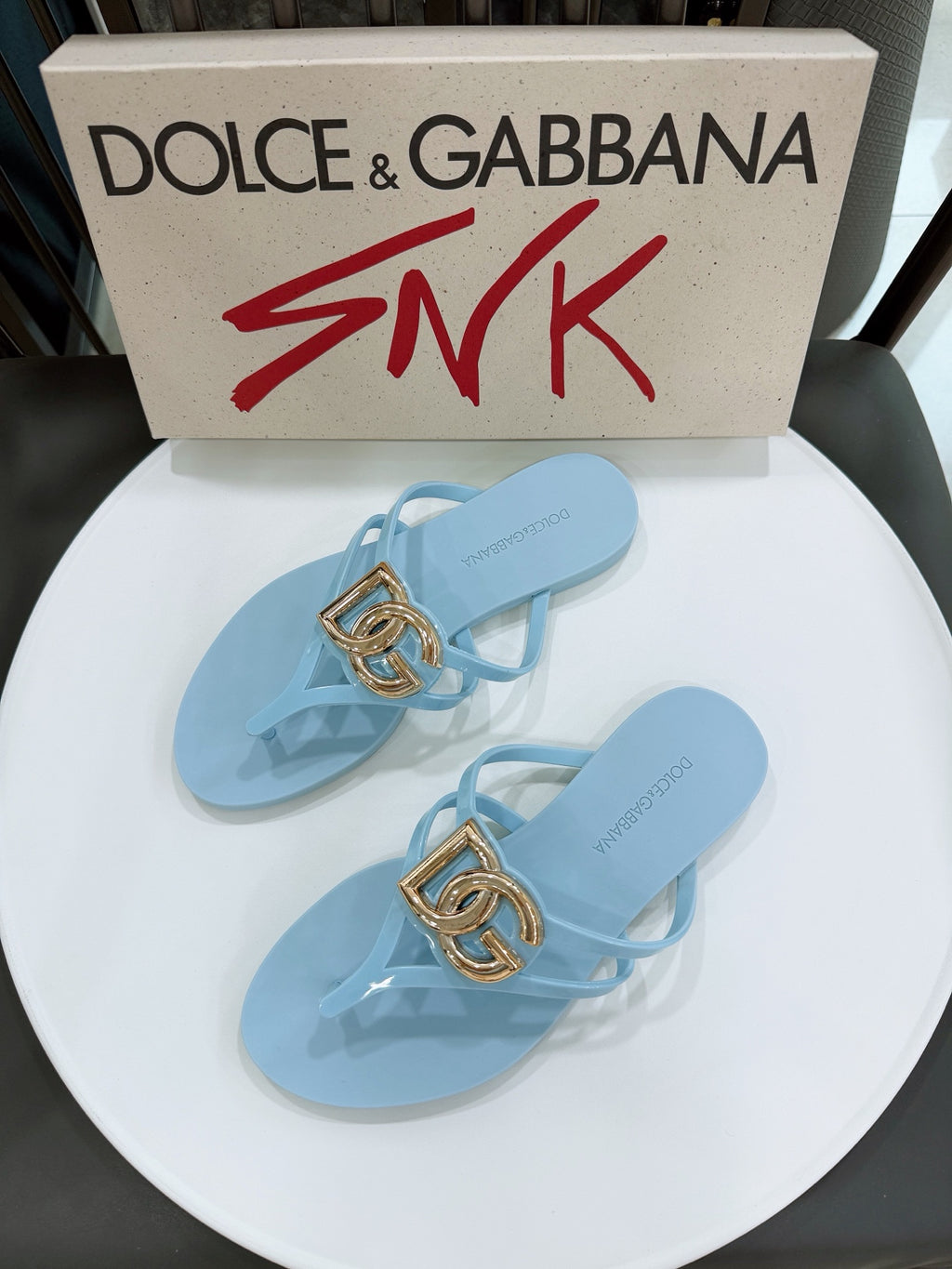 Dolce & Gabbana DG Men's Gold-Buckle TPU Flip Flops