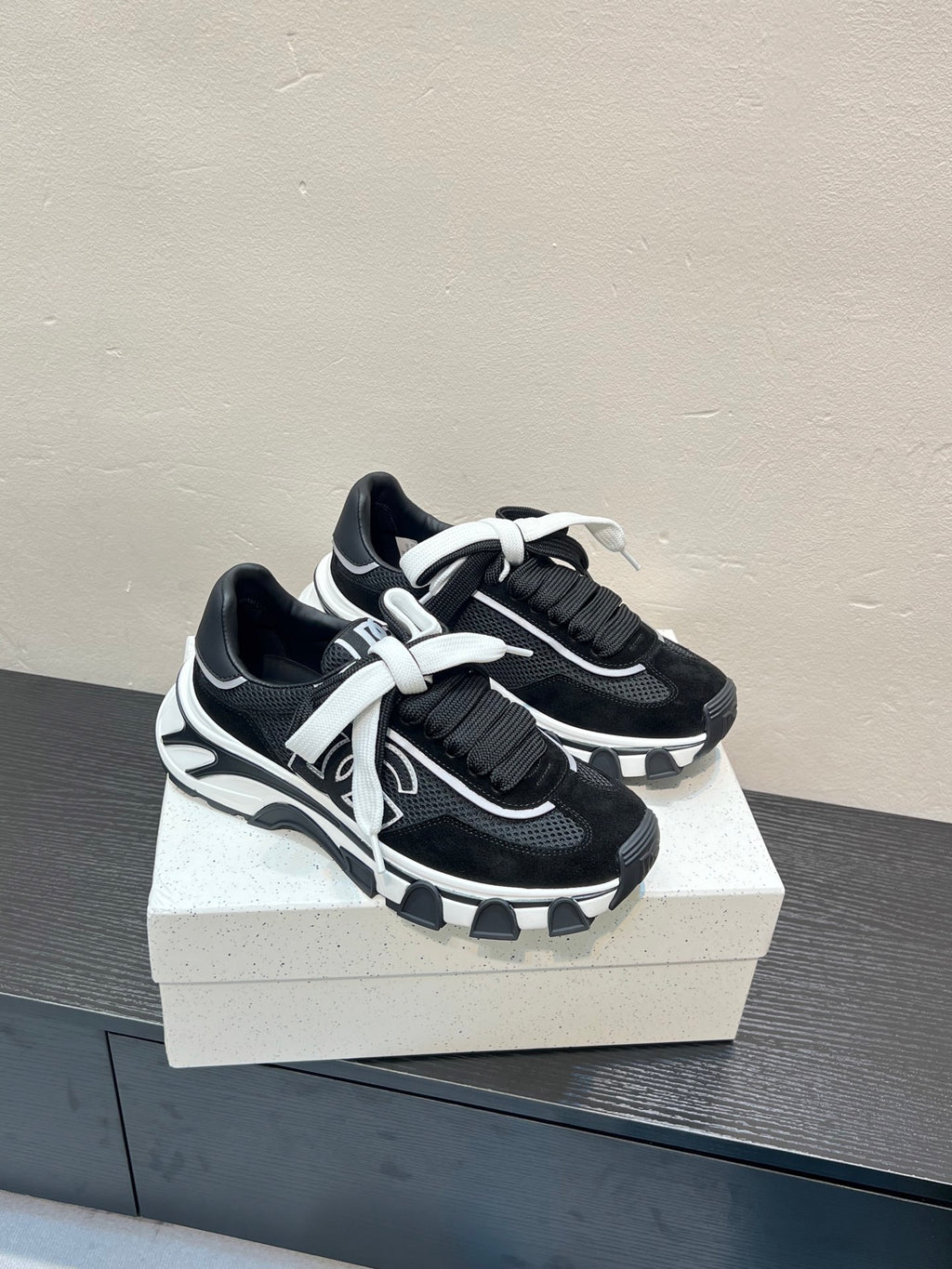 Dolce & Gabbana DG Couple's Athletic Casual Sneakers