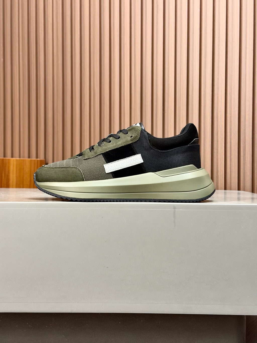 Dolce & Gabbana DG Premium Men's Mixed-Material Casual Sneakers